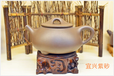 คลาสสิก Yixing Zisha กาน้ำชาด้วยตัวกรองสิ่งแวดล้อมคุ้มครองทรายสีม่วง