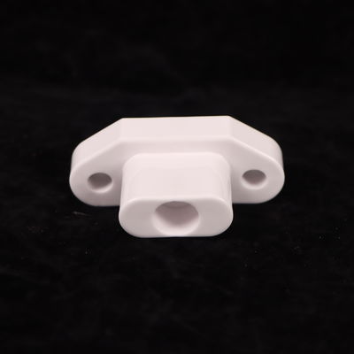 เซรามิกออลูมิเนียมอ๊อกไซด์สีขาวที่มีความแข็งแรงแบบดียิเล็คทริกสูง 18-20 KV/mm และโมดูลส์ของยอง 200-400 GPa