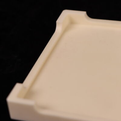 Poissons Ratio 025 อัลลูมิเนียมโอไซด์ ธารกะเบียนเซรามิก มีความแข็งแรง Dielectric 18 ถึง 20 KV ต่อมิลลิเมตรและความแข็งแรง Flexural 200 ถึง 400 MPa