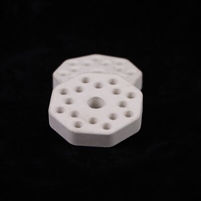 ความทนทานต่อการเปลี่ยนแปลงอุณหภูมิอย่างฉับพลัน 250 เซรามิกมัลไลต์ที่มีค่าสัมประสิทธิ์การขยายตัวทางความร้อน 4.5 ถึง 5.5 × 10⁻⁶ ต่อเคลวิน และความแข็ง 7 ถึง 8 โมห์ ใช้ในระบบป้องกันความร้อน