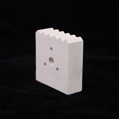 ความแข็งแรง 7 ถึง 8 โมห์ส มัลลิต เซรามิก อิสูเลอเตอร์ความร้อน ที่ให้ความร้อนและจุดละลาย 1840 ถึง 1850 องศาเซลเซียส