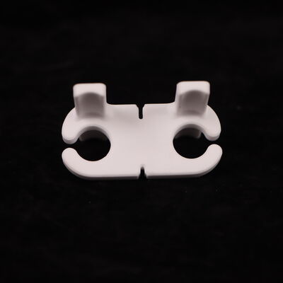 ความต้านทานต่อความละอ่อนมากกว่า 1012 โอม-ซม อลูมิเนีย เซรามิค อลูมิเนียมโอไซด์ วัสดุเซรามิคสําหรับการใช้งานไฟฟ้า